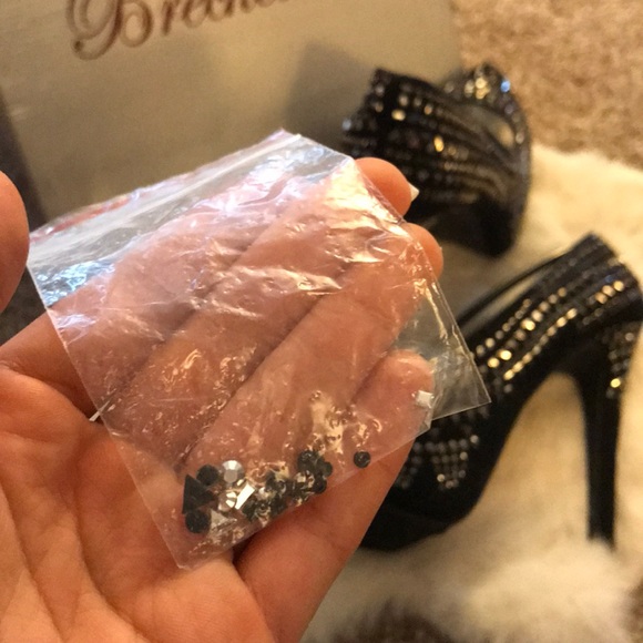 NWT Stud Pumps - Picture 4 of 5